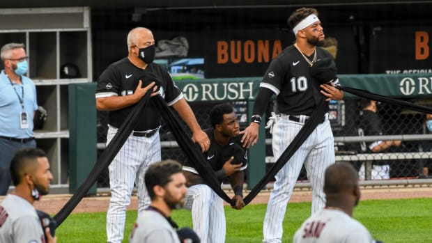 Tim Anderson with Ricky Renteria and Yoán Moncada pregame 2020-07-24 (Matt Marton) USATSI_14578744